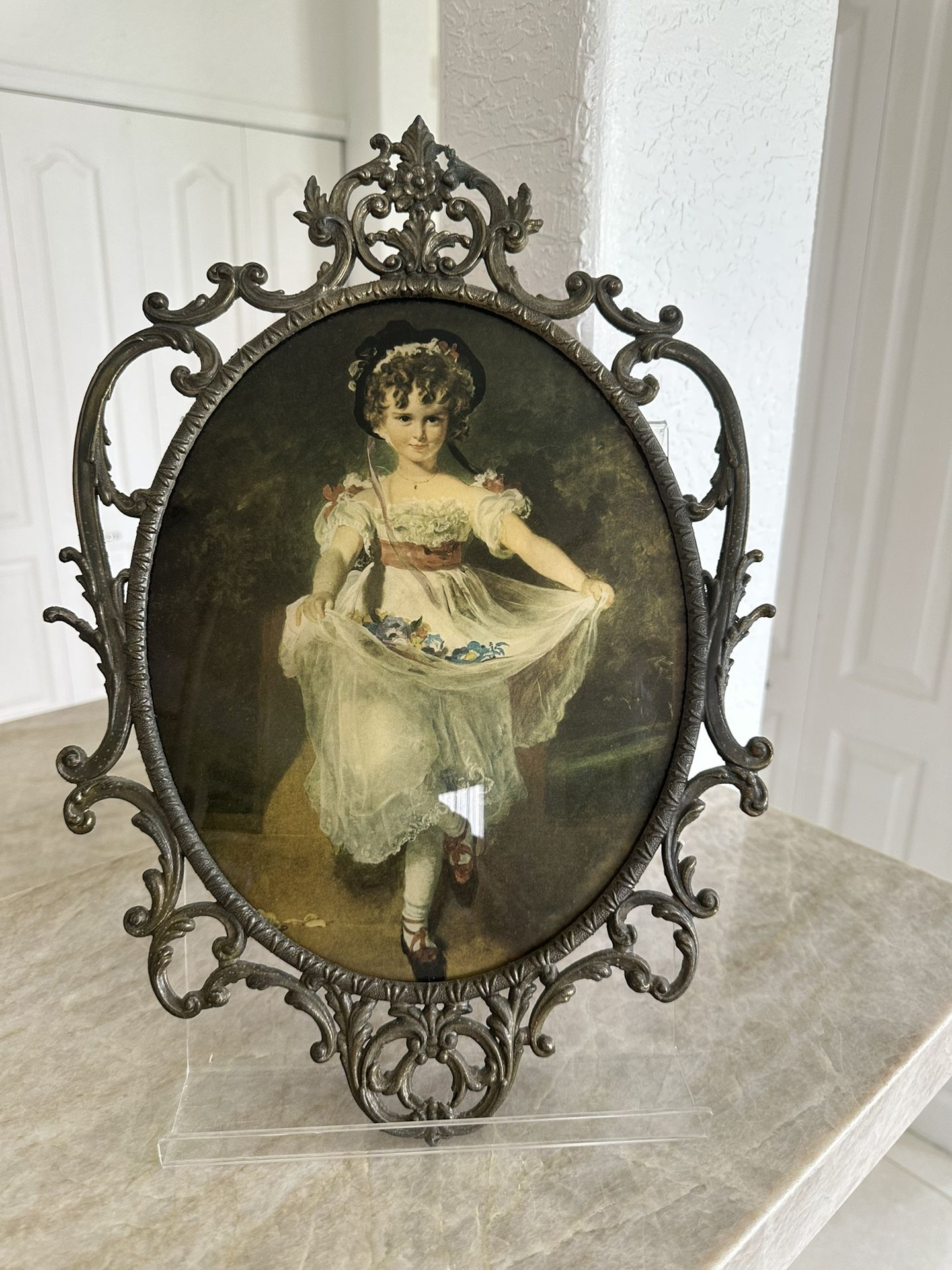 Vintage Oval Picture Of Little Girl Ornate Brass Made In Italy