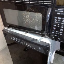 Selling Set Cooking Range , Microwave And Dish Washer. All In Working Order And Well Maintained 