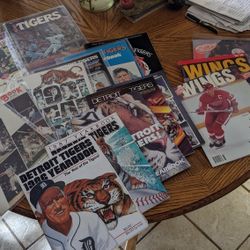 15 Detroit Tigers Baseball Yearbooks (1974 - 1990) And 3 Detroit Wings Hockey Yearbooks (88-89, 89-90, 91-92)