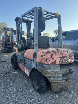 Forklift Toyota 5500 Lbs 3 Stage