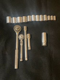 Socket wrench set with extensions