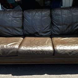 Ethan Allen Brown Leather Couch And Love Seat. FABULOUS CONDITION ! No Cracked White Lines Anywhere!!!!