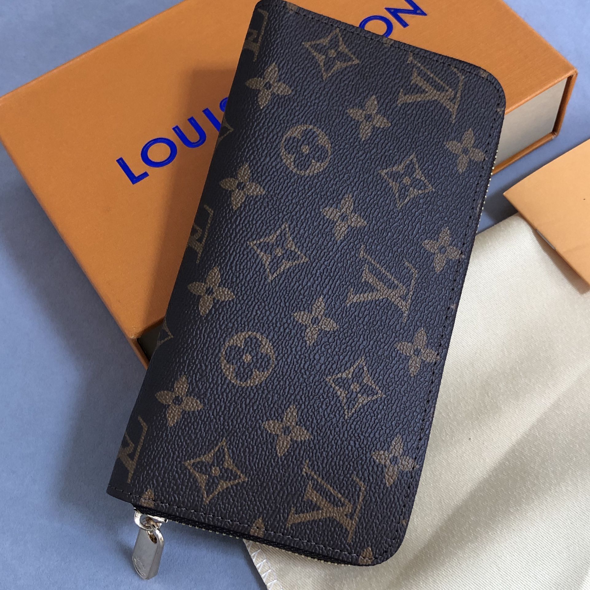 Authentic Louis Vuitton Monogram Canvas Clutch Wallet