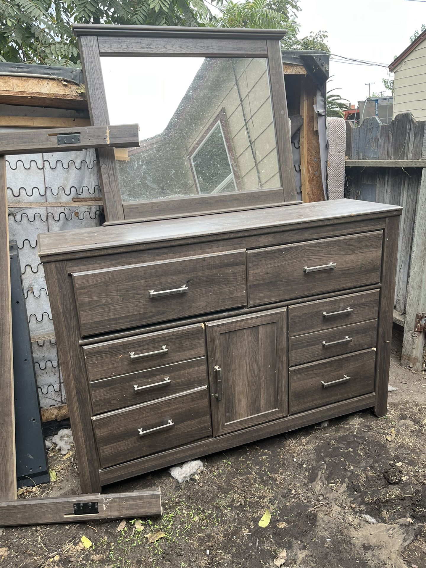 dresser drawer with mirror and queen bed frame