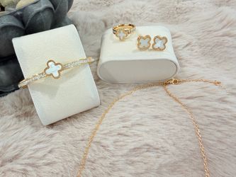 Gold-Tone Clover Jewelry Set 4 Pieces