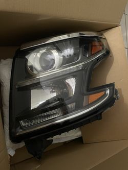 2015 Chevrolet Suburban OEM Driver Headlight 