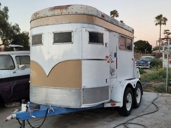 Horse trailer in really good condition new upholstery
