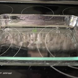Large Pyrex clear glass rectangular baking dish. 