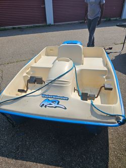 Paddle boat