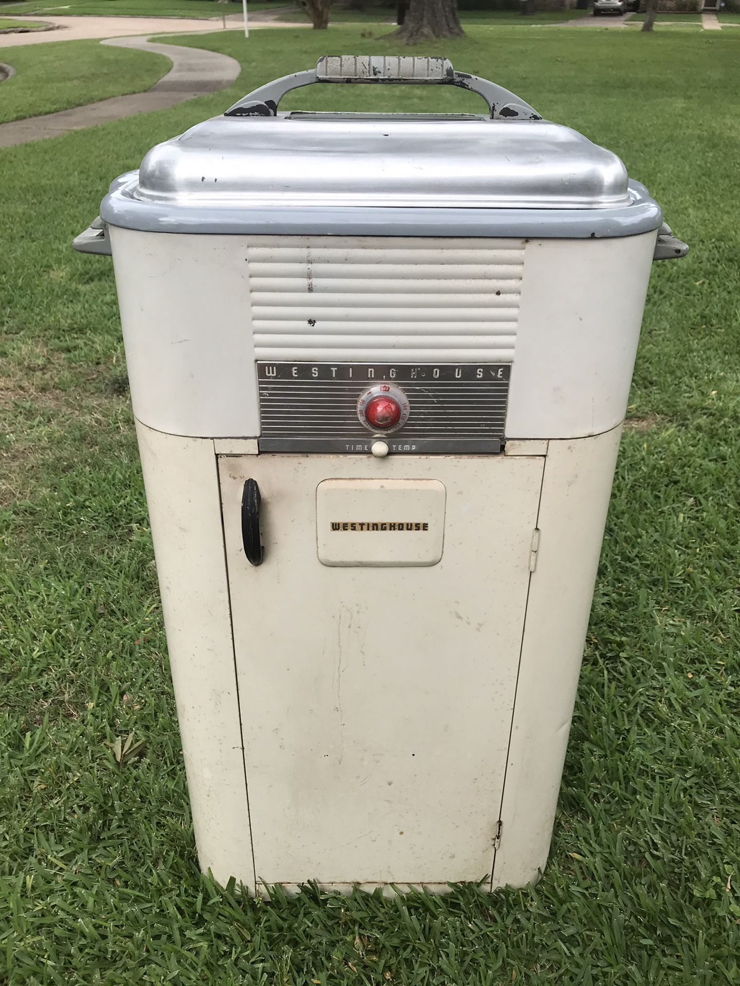 Vintage mid century Westinghouse roaster oven with and lid for