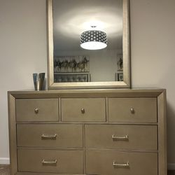 Set Of Gold 2 Dressers & Mirror For Bedroom  MUST PICK UP TODAY 