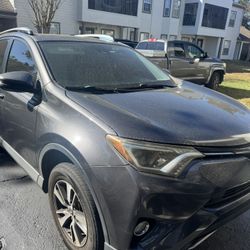 2017 Toyota RAV4 XLE – Reliable & Fuel Efficient