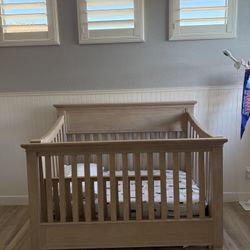 Pottery Barn Fillmore 4-in-1 Convertible Crib & matress