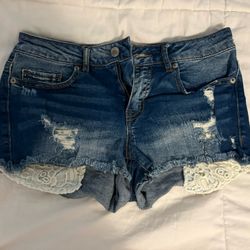 Woman’s Jean Shorts 