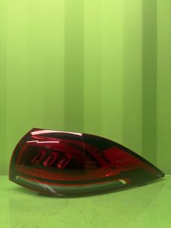 2020 2021 2022 2023 Mercedes-Benz GLE SUV W167 GLE350 GLE53 GLE450 GLE63 Right Passenger Side Outer / Quarter Panel Tail Light OEM A1679060507