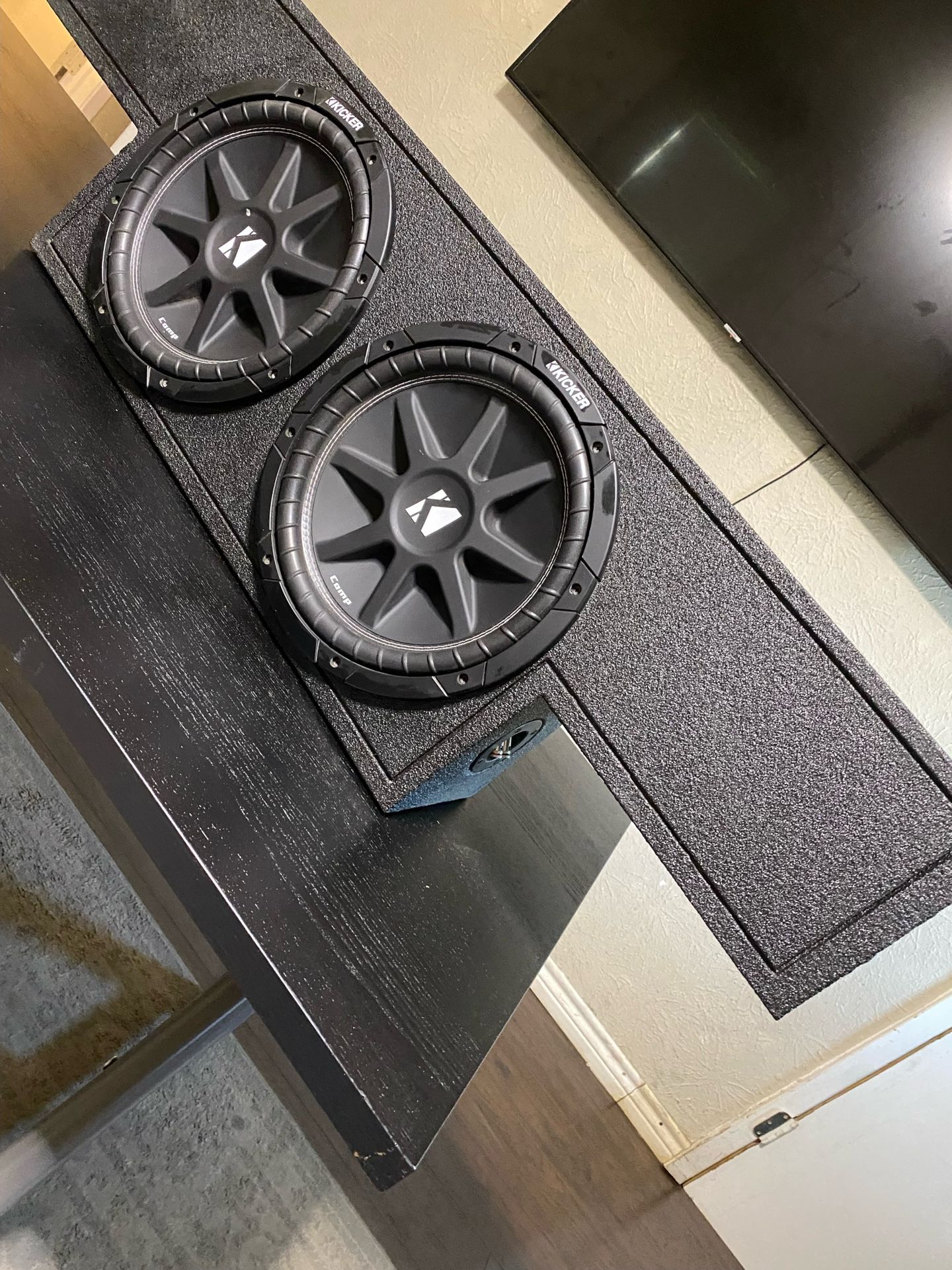12”s Kicker Speakers With Pro Box