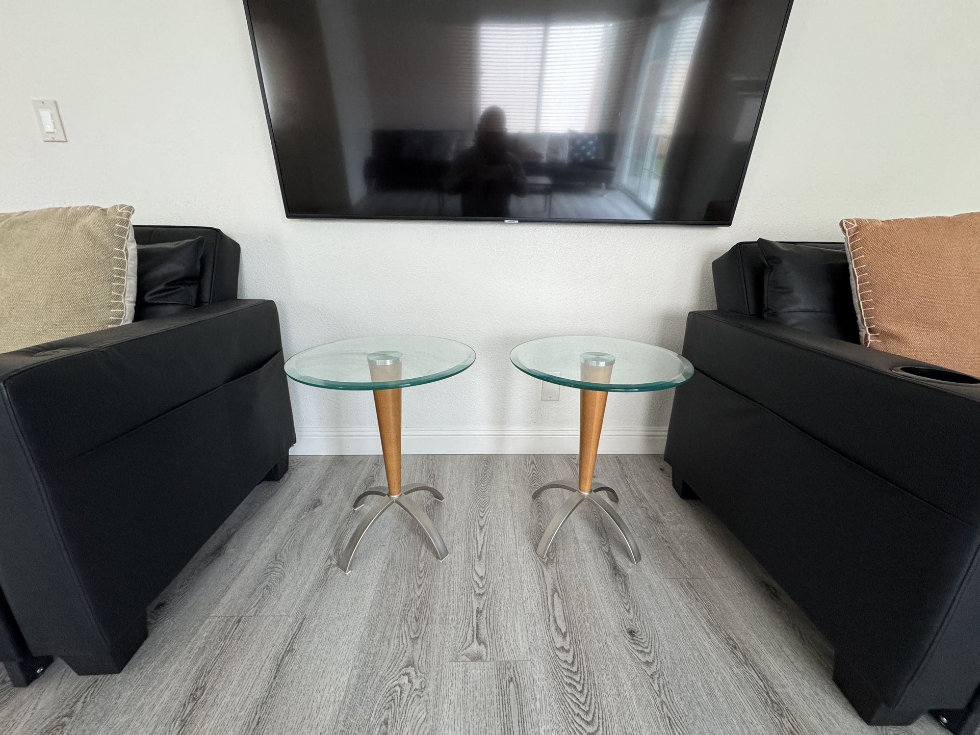 2 Small Coffee Tables