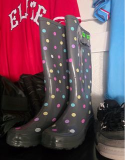 Pair of rain boots in size 6 just $10