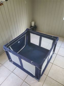 DOG PLAYPEN PERFECT FOR NEW PUPPY