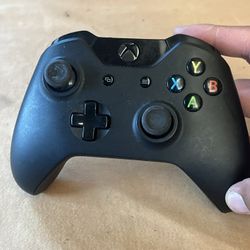 Microsoft Xbox One Wireless Controller Black Model 1537 For Parts (Can’t Sync)