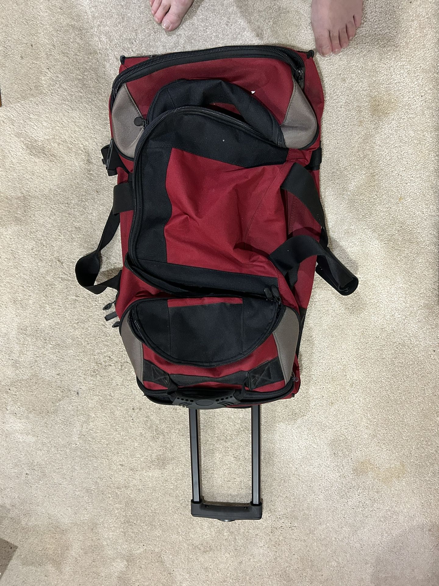 Eddie Bauer rolling duffle bag in great shape!