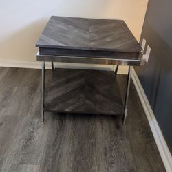 2 End Tables 45.00 Each  2 Years Old Great Condition Î