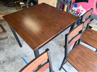 Bar Hightop Table and Chairs- 50.00 firm