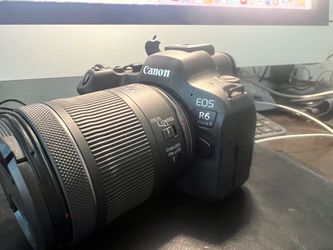 Mint Canon mirrorless camera R6 mark II m2 w/ Canon RF 24-105/4-7.1 IS STM lens bundle