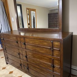 Raymour And Flannigan Mirror And Dresser