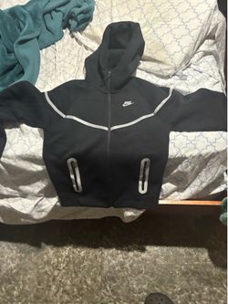 Men’s medium black reflective nike tech
