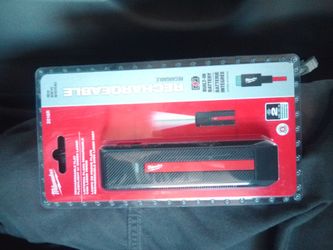 MILWAUKEE Rechargeable Flat Flashlight w/Green Laser