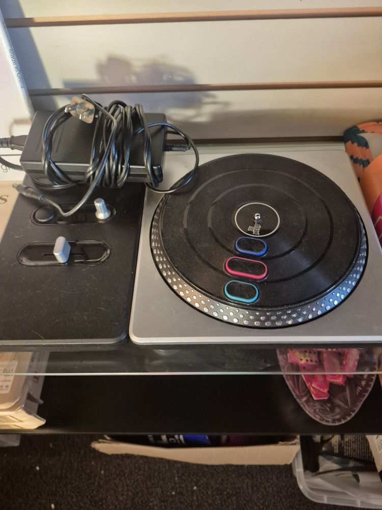 DJ Hero turntable controller