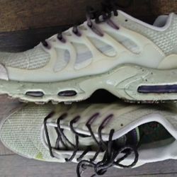 Men's size 8 Nike Air Crater shoes 