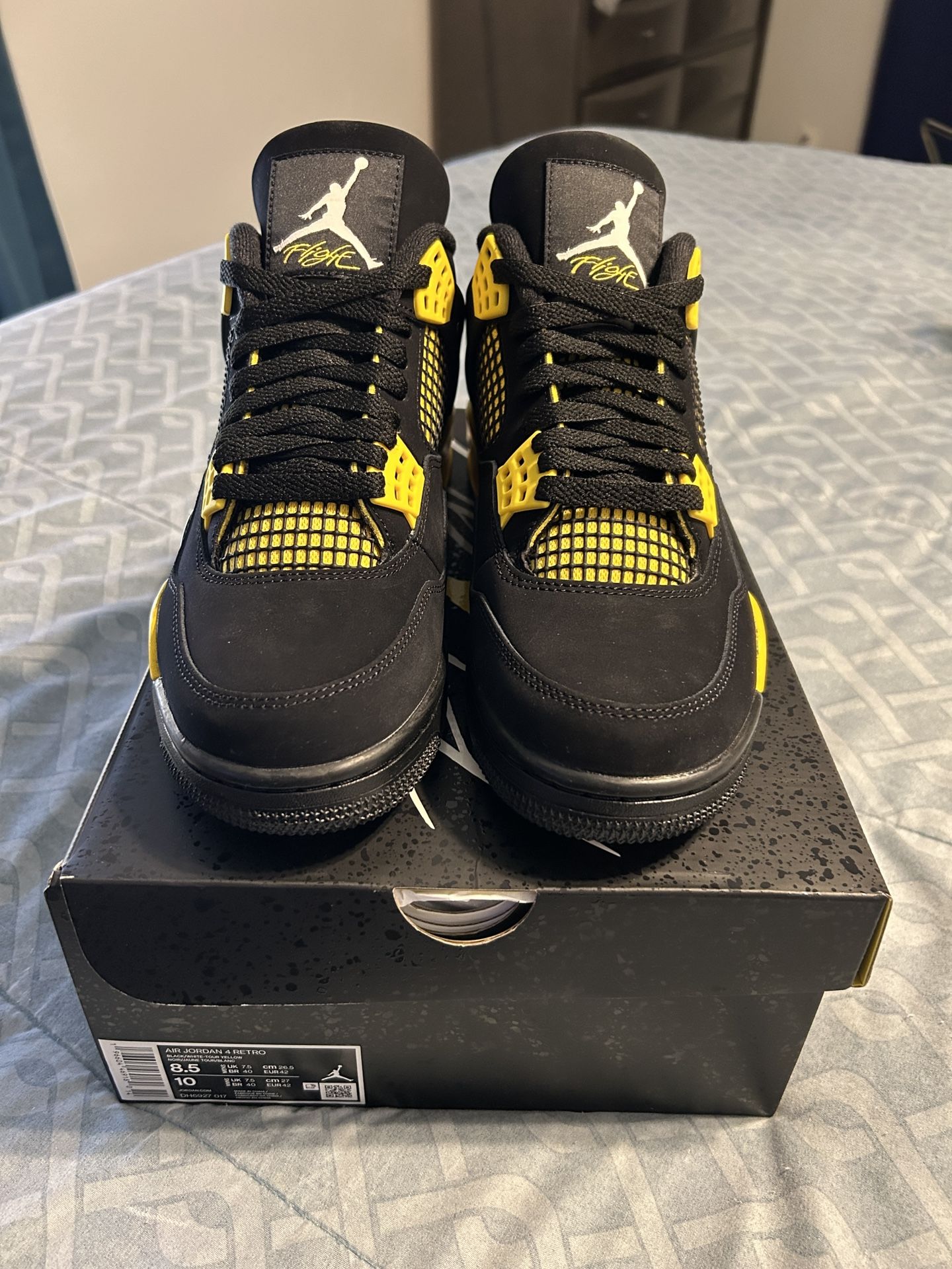 Air Jordan 4 Yellow Thunder Retro Size 8.5 Mens Brand New Dead stock
