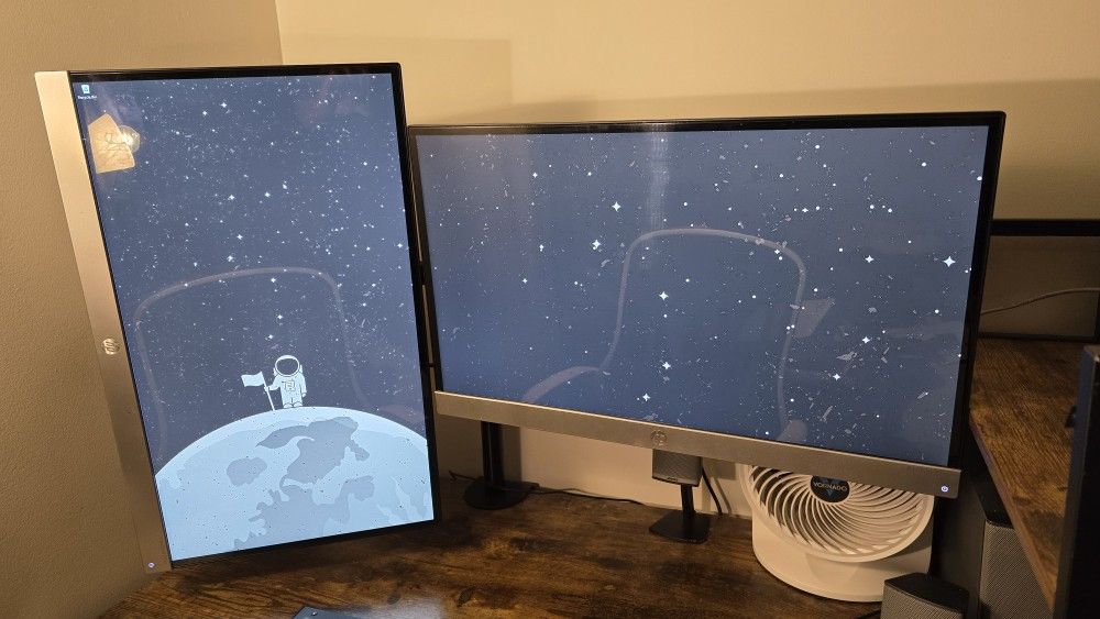 27" LED monitors. ( Without Original Stand)