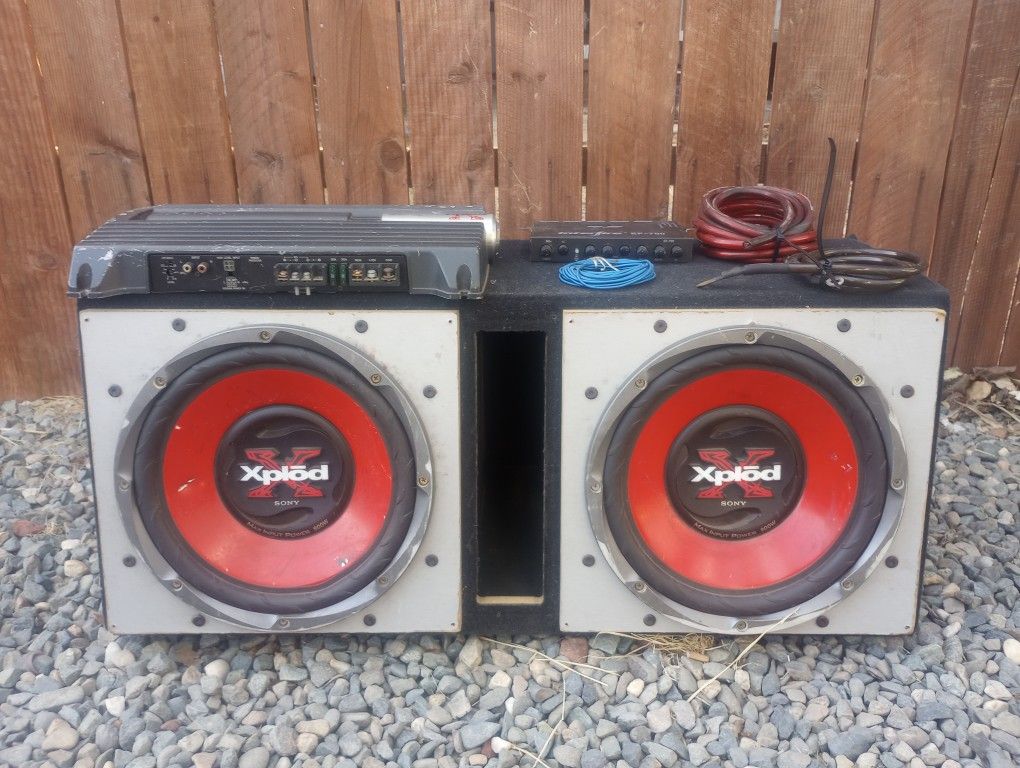 Sony Xplōd 900W 12" Subwoofers, Box and Amplifier.