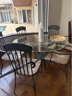 Round table