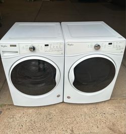 Whirlpool washer and gas dryer laundry set