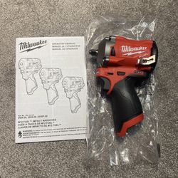 Milwaukee M12 3/8 Stubby Impact Wrench