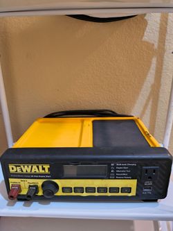 DeWalt 30 Amp Battery Charger 80 Amp Engine Start