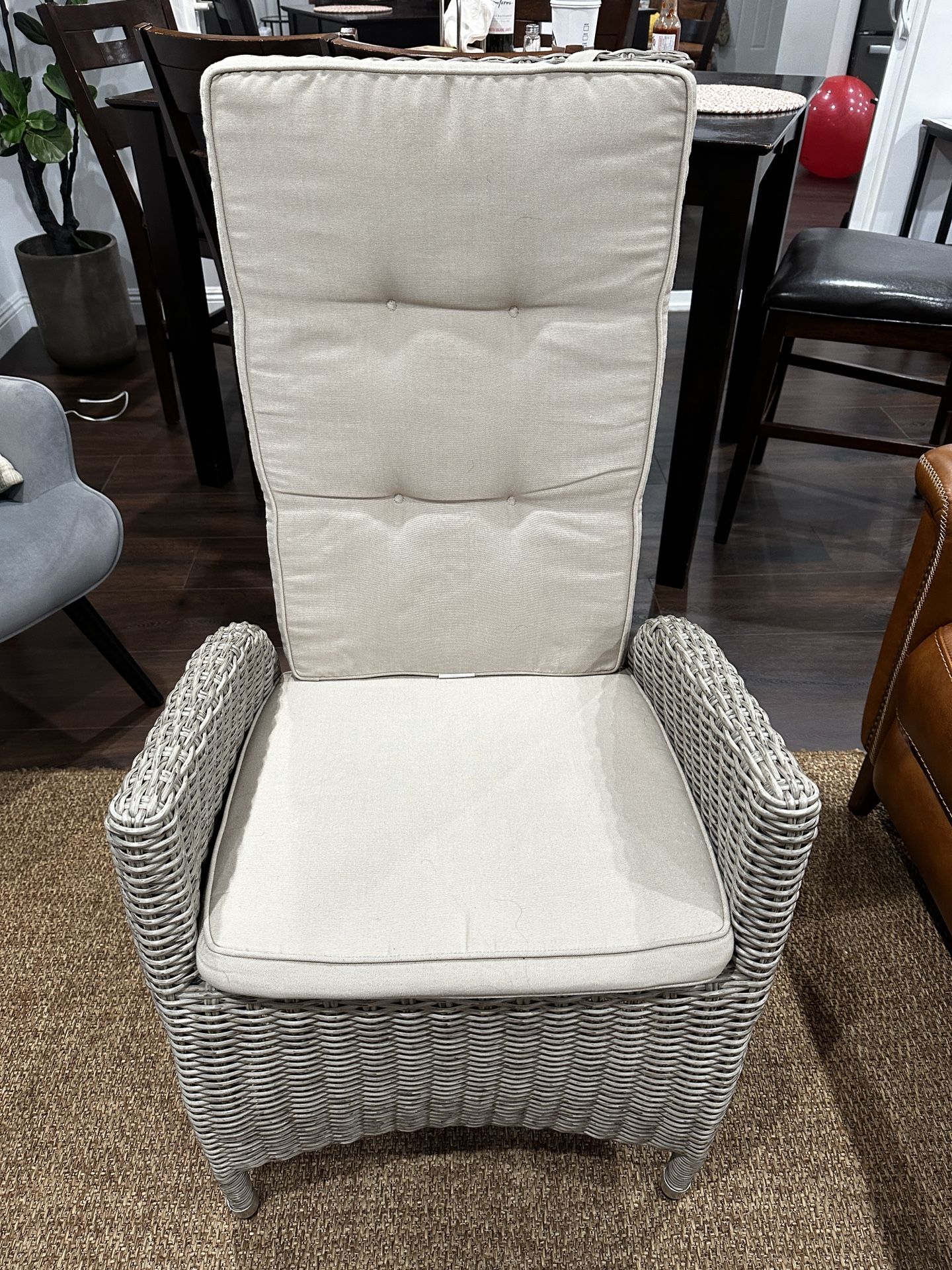 Broyhill Chair That Reclines 