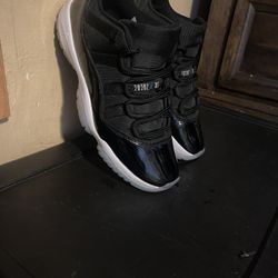 Jordan 11 space jam low size 9 men authentic