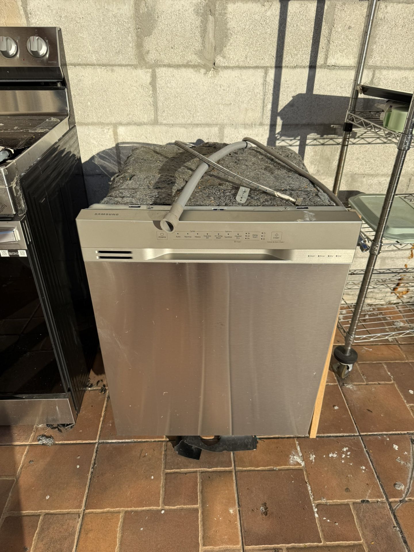 Electric Range Samsung and Dishwasher Samsung