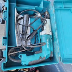 
Makita - 6.6 Amp 1/2 in. Corded Variable Speed Hammer Drill with Torque Limiter Side Handle Depth Gauge Chuck Key Hard Case
Makita - 6.6 Amp 1/2 in. 