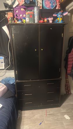 Closet/drawers