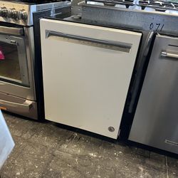 KITCHEN AID WHITE DISHWASHER 