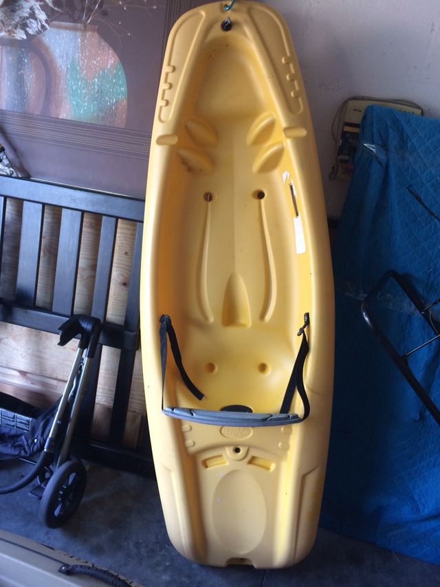 5-6’ Kayak With Paddle