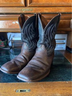 Ariat wide square toe cowboy boots 10.5EE