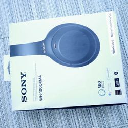 Sony - WH1000XM4 Wireless Noise-Cancelling Over-the-Ear Headphones - Black