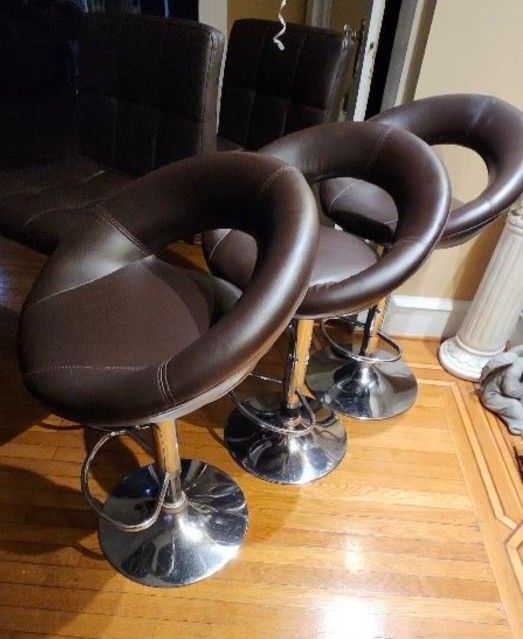 3 bar stools with swivel